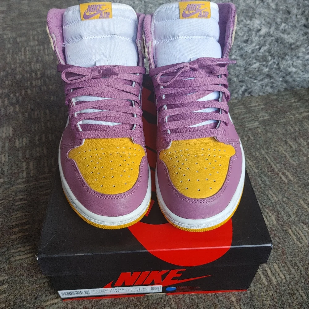 Jordan 1 High OG Brotherhood (GS) - Picture 2 of 8